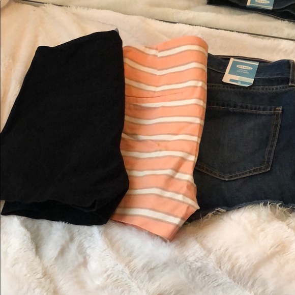 3 pair size 2 old navy shorts - Picture 1 of 6